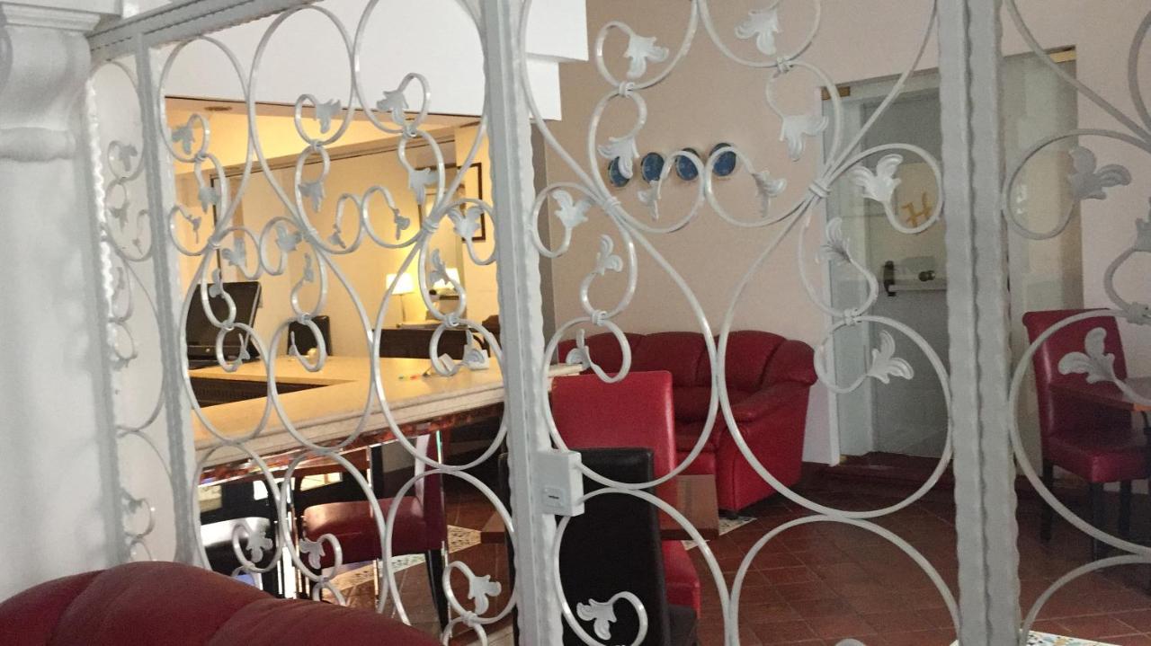 Hotel Caracciolo Rome Luaran gambar
