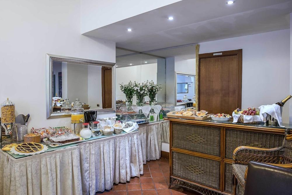 Hotel Caracciolo Rome Luaran gambar