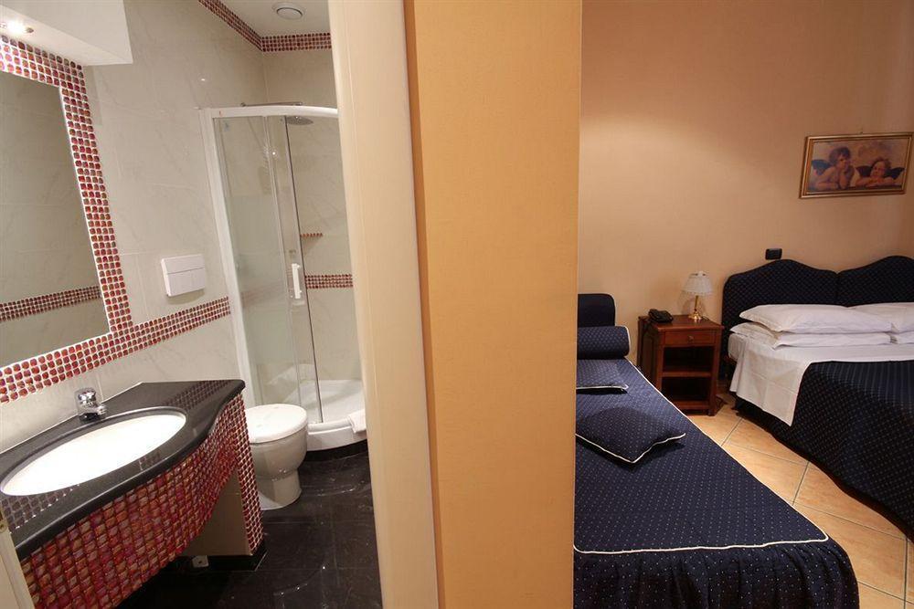 Hotel Caracciolo Rome Luaran gambar