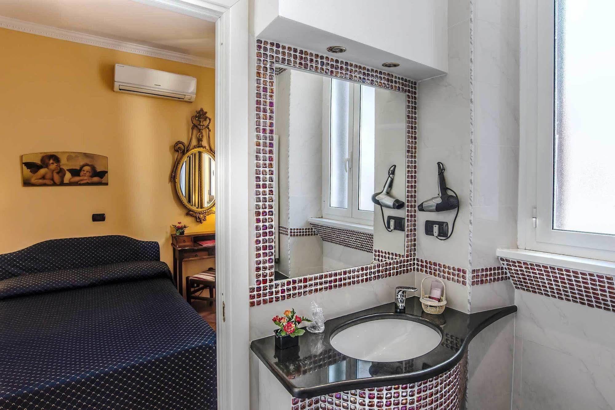Hotel Caracciolo Rome Luaran gambar