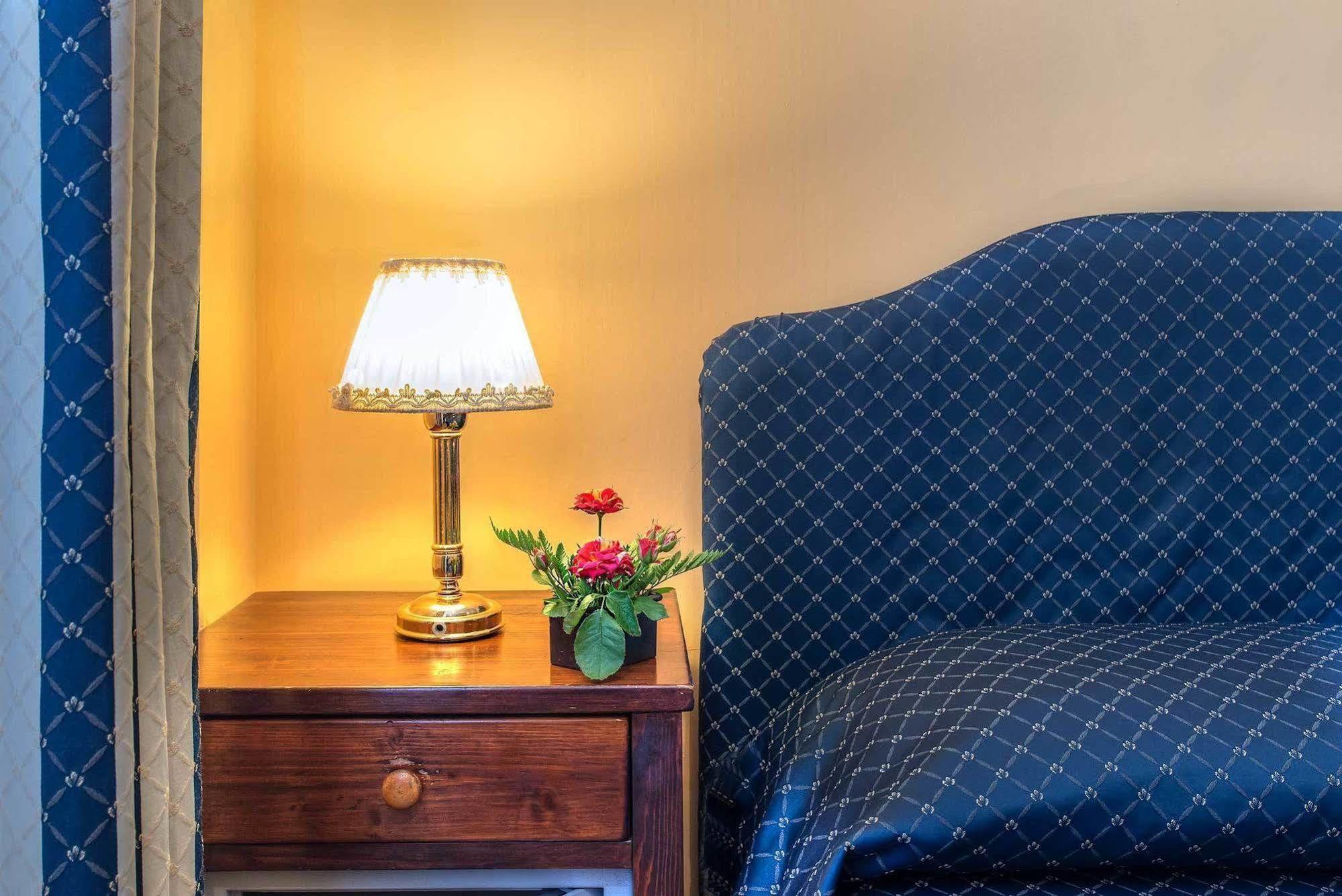 Hotel Caracciolo Rome Luaran gambar