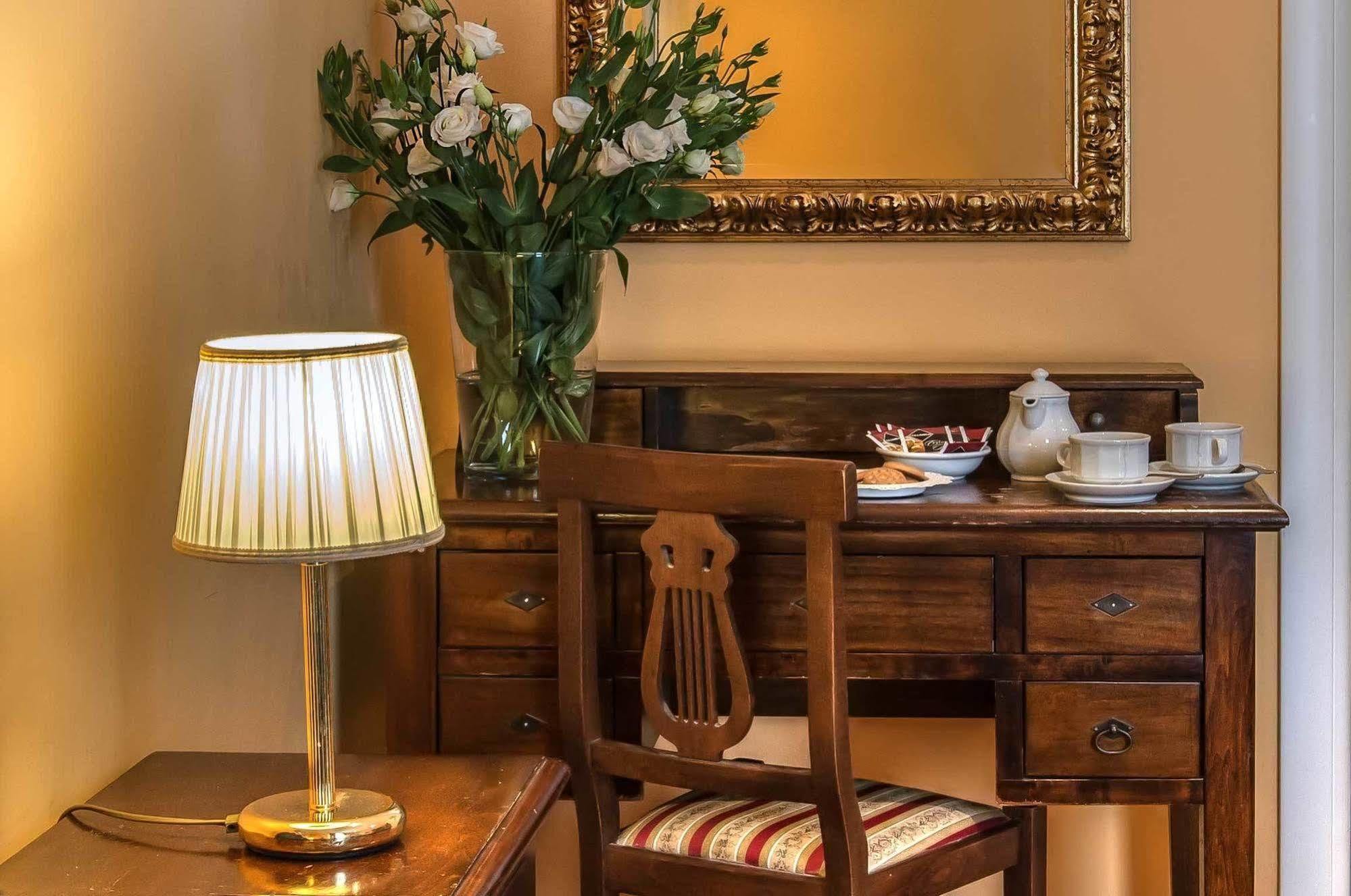 Hotel Caracciolo Rome Luaran gambar